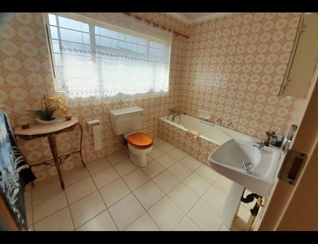 4 BEDROOM HOUSE FOR SALE IN BRACKENHURST